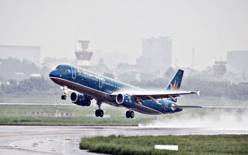 Sau khi hủy hàng loạt chuyến bay vì bão số 6, Vietnam Airlines bay bù 11 chuyến trong ngày 12/10