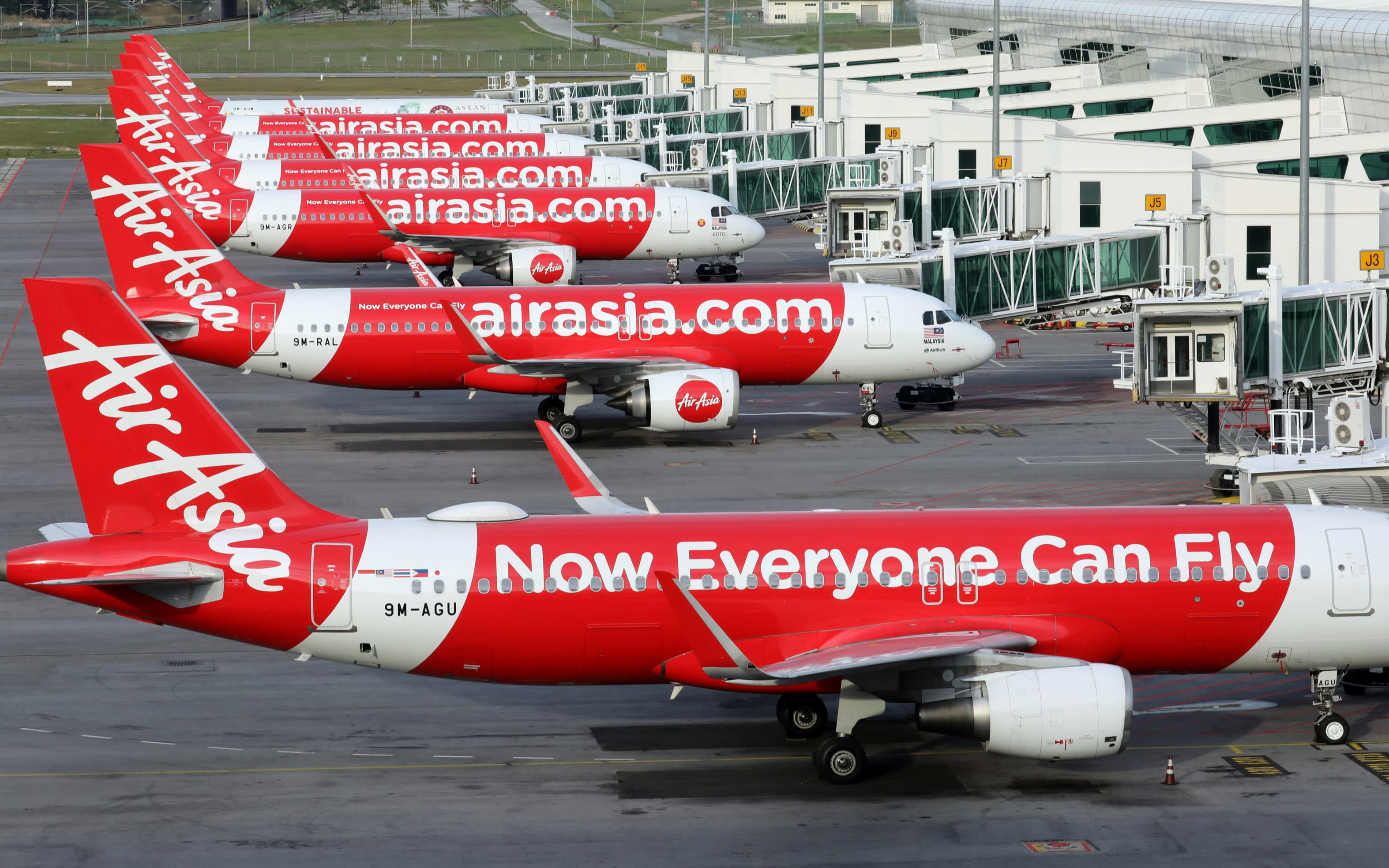 AirAsia được cứu!