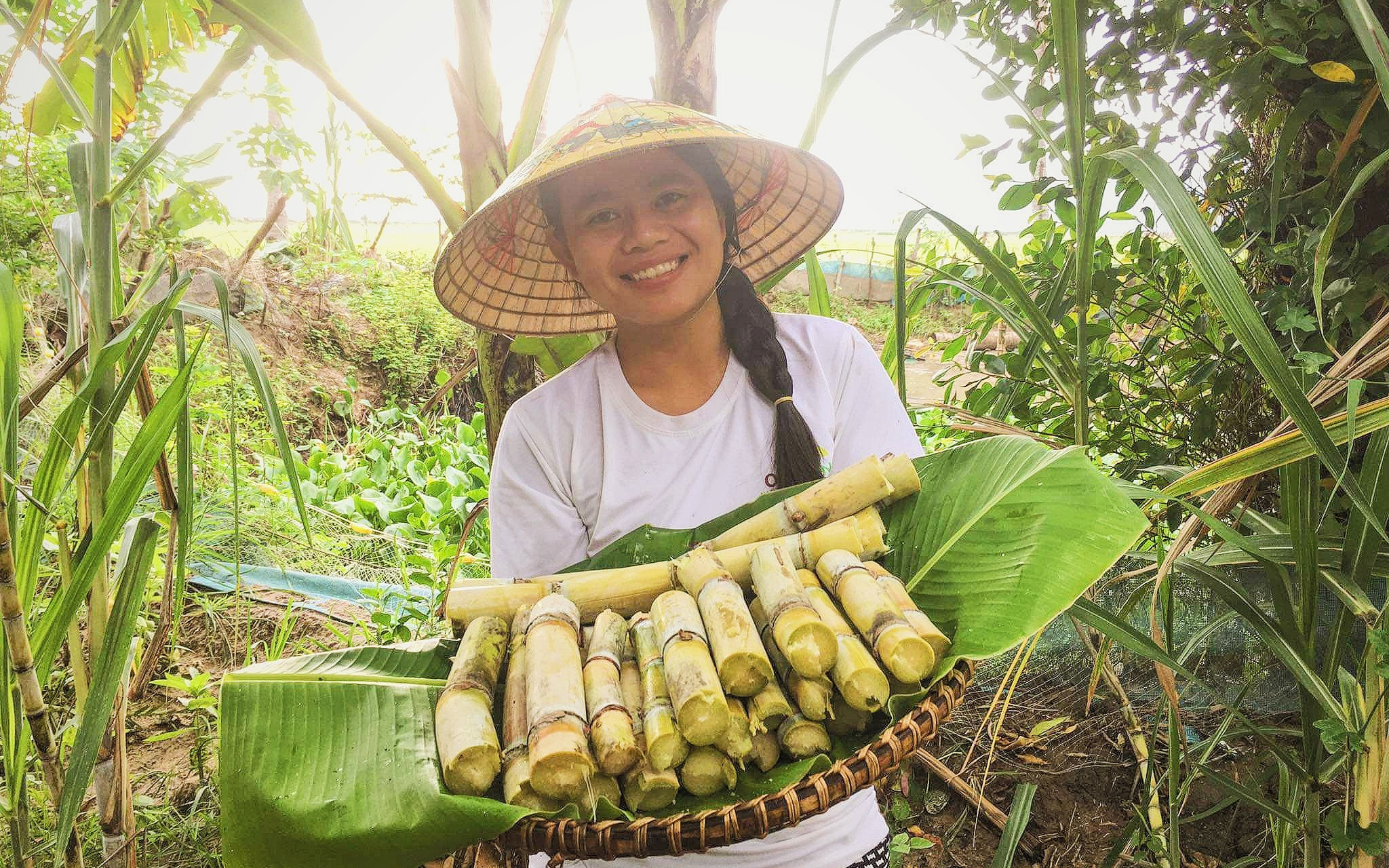Bị bạo bệnh, cô gái Phú Yên bỏ Sài Gòn về quê làm nông và mở lớp dạy tiếng Anh cho trẻ em
