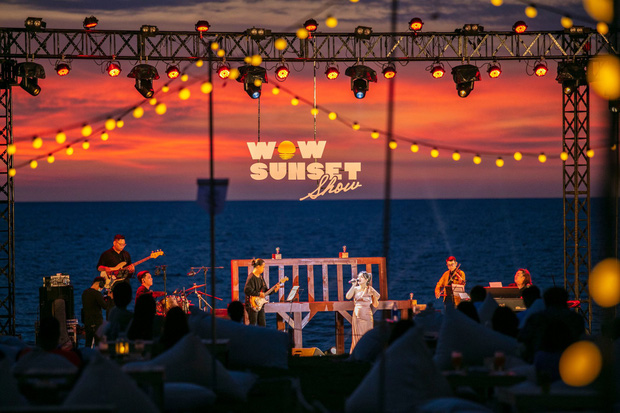 Wow Sunset Show: Lãng mạn và ấn tượng - Bồng bềnh giữa hoàng hôn, nhâm nhi bữa tiệc âm nhạc nồng nàn có 1 không 2  - Ảnh 1.