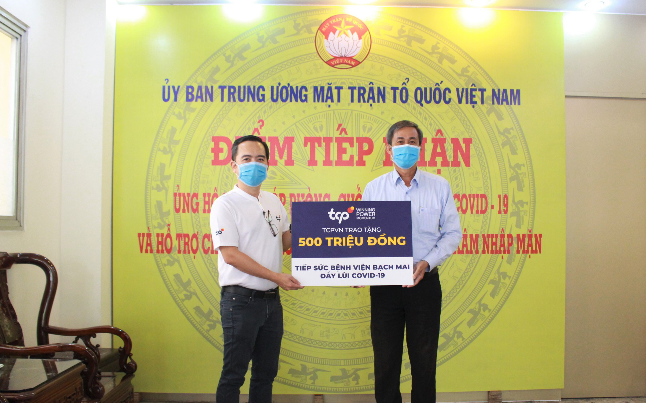 TCPVN hỗ trợ 500 triệu đồng cho Bệnh Viện Bạch Mai trong tổng giá trị hơn 800 triệu đồng đóng góp đẩy lùi dịch Covid-19