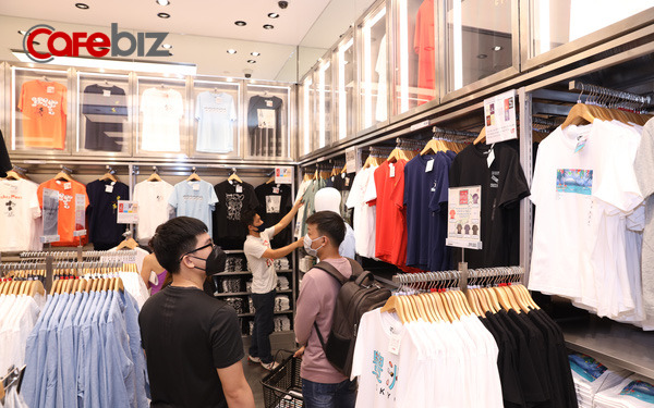 Khai trương trong 2 tiếng đồng hồ, cửa hàng Uniqlo thứ 3 tại Việt Nam đón 1.000 khách tới mua