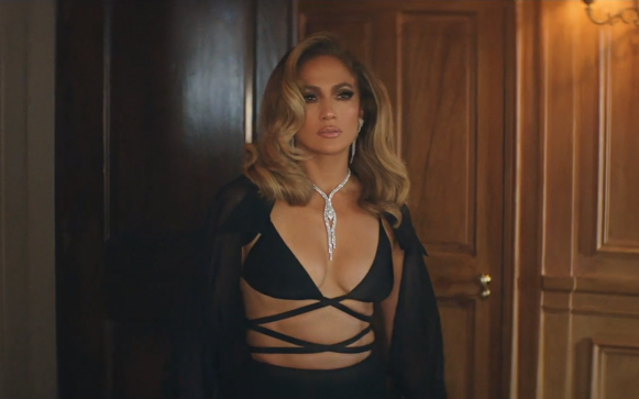 Jennifer Lopez diện thiết kế xuyên thấu của nhà mốt Công Trí