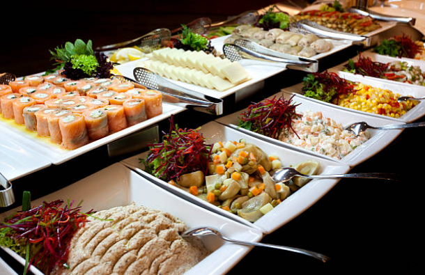 5 tâm lý ăn buffet xấu xí của khách Việt khiến nhà hàng tổn thất - Ảnh 1.