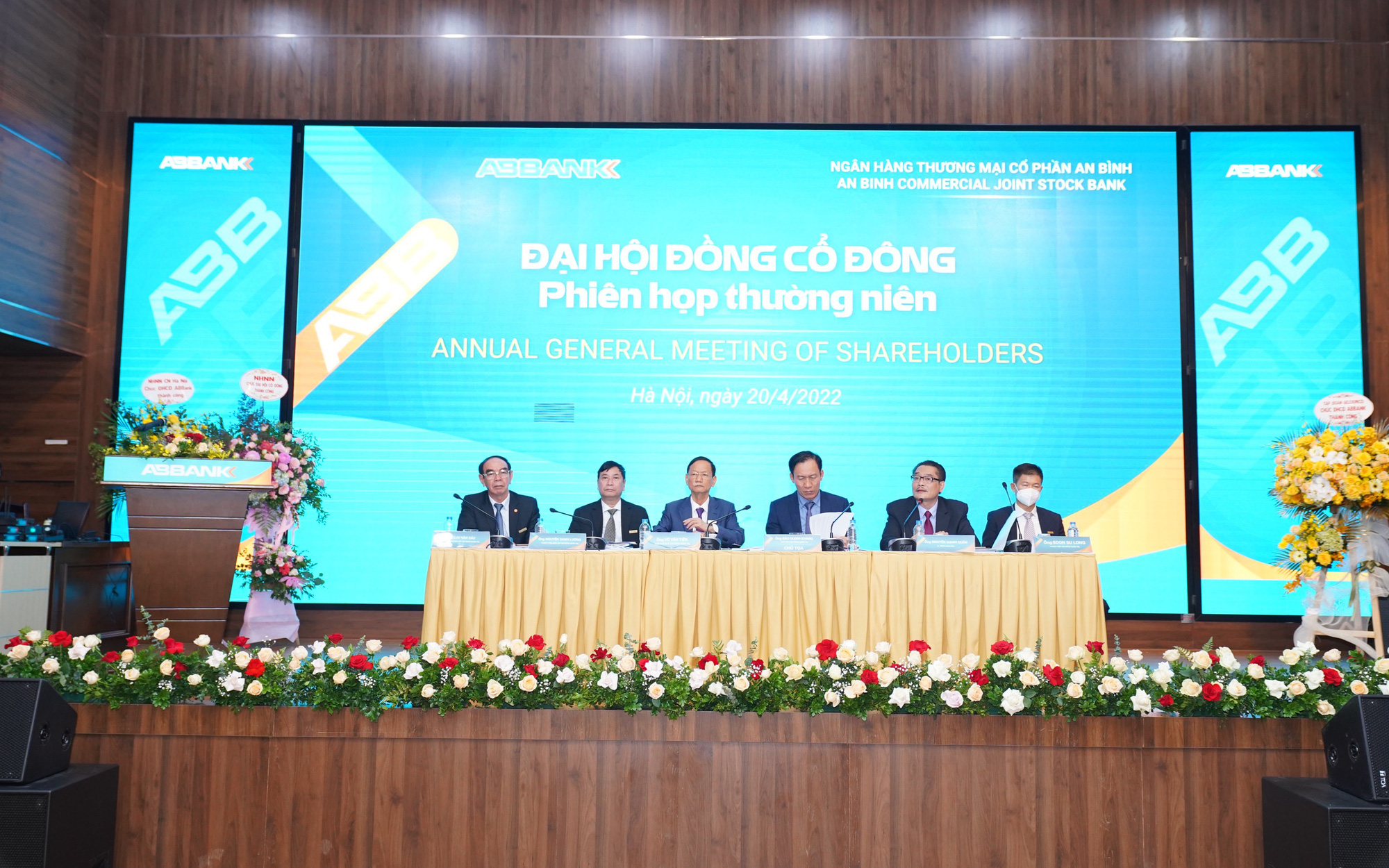 Năm 2022, ABBank đặt mục tiêu mua lại hết nợ xấu tại VAMC và chuyển sàn niêm yết đồng thời thực hiện đợt tăng vốn điều lệ thứ 2 trong năm, nâng vốn điều lệ lên trên 10.000 tỷ đồng.