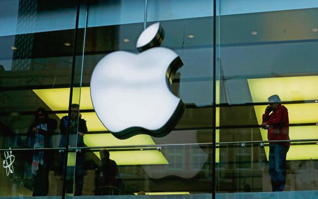 WSJ: Apple đang chú ý tới Việt Nam, tìm địa điểm sản xuất bên ngoài Trung Quốc - Ảnh 2.