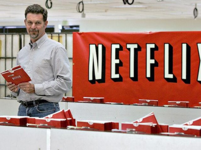 Netflix gặp biến lớn: Doanh thu giảm, phải chèn quảng cáo để kiếm tiền, nguy cơ người dùng quay lưng - Ảnh 1.