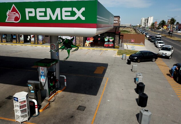 Nạn trộm nhiên liệu hoành hành tại Mexico: Tăng theo cấp số nhân, làm thất thoát của quốc gia tới 1 tỷ USD/năm - Ảnh 2.