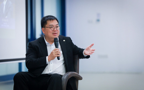 Ông Hoàng Nam Tiến chia sẻ kinh nghiệm làm việc online của FPT thời dịch: 5 giải pháp đồng bộ, chia tách văn phòng, quan trọng nhất là văn hóa công ty