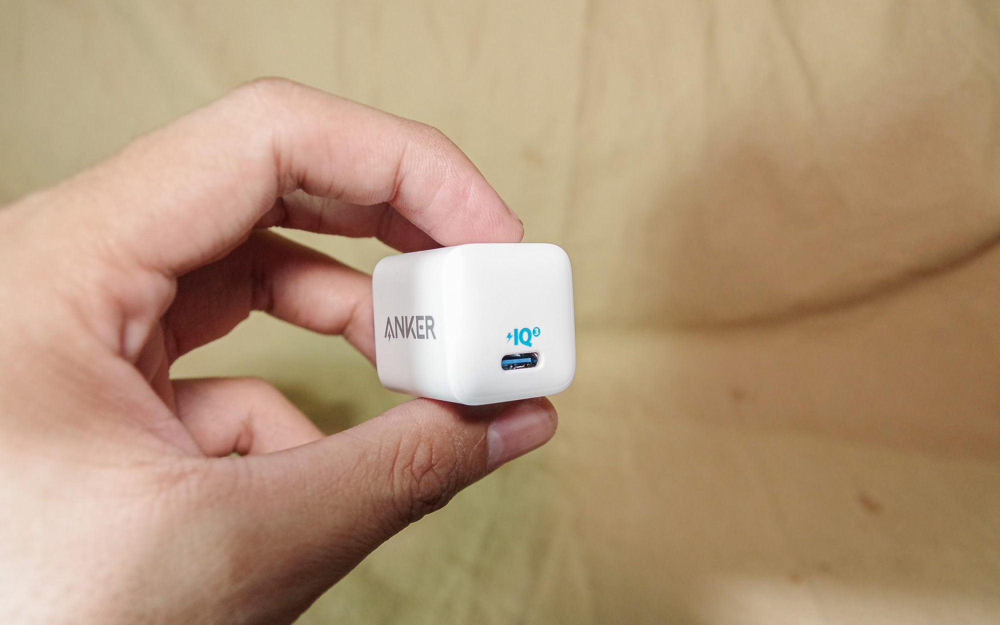 Combo sạc cáp cho người thích nhỏ gọn: Anker PowerPort III Nano và PowerLine II
