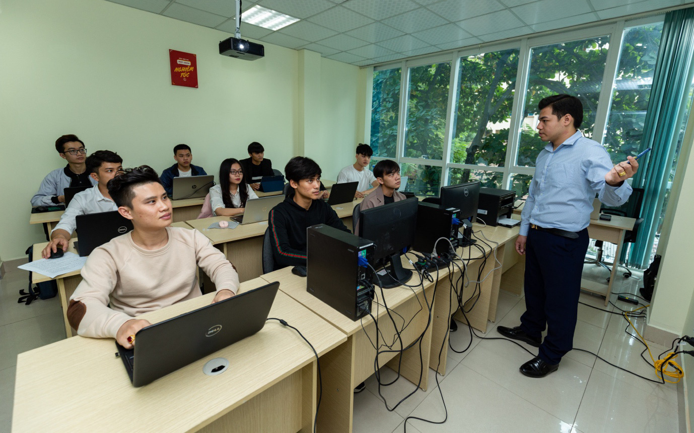 Lợi ích khi áp dụng E-Learning trong việc học lập trình, công nghệ