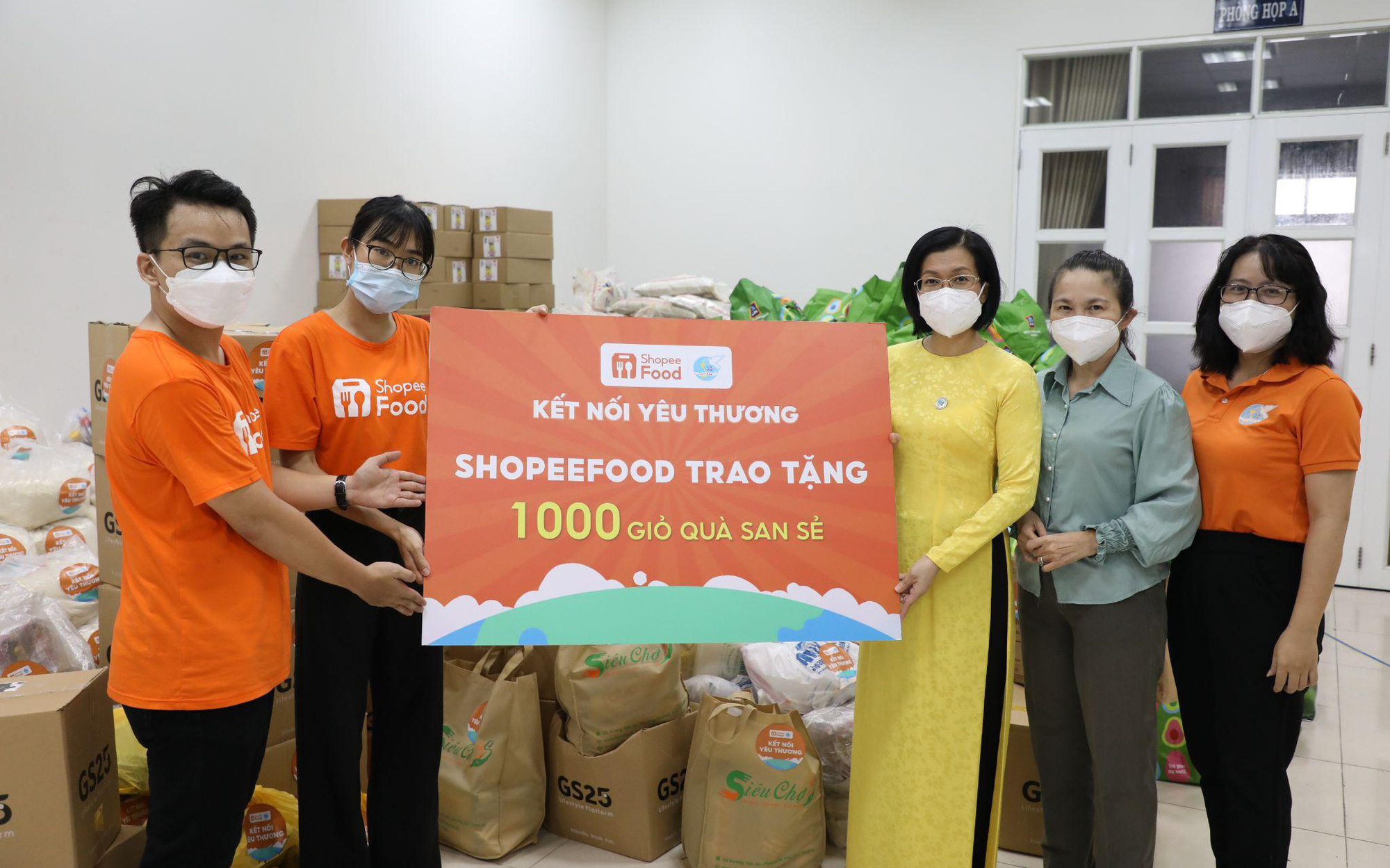 ShopeeFood và Hội Liên hiệp Phụ nữ TP.HCM trao 1.000 giỏ quà nhân ngày 20/10