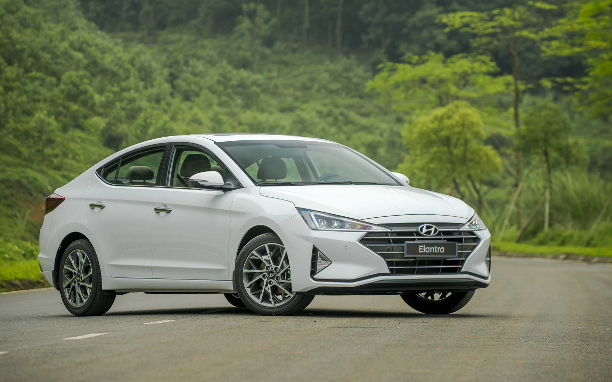 Hyundai Accent, Elantra: Thủ lĩnh trong phân khúc xe hạng B, C