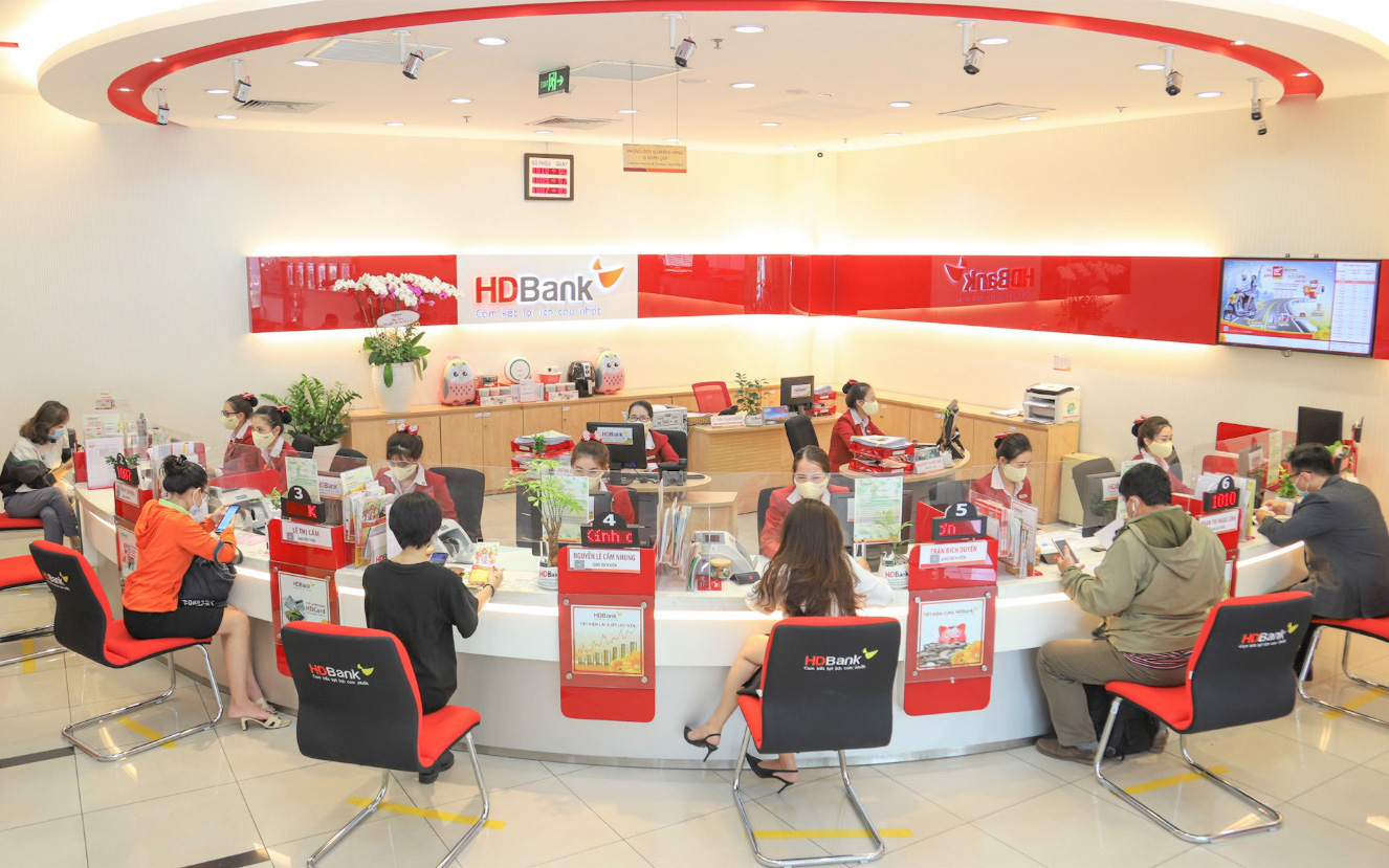 Khách hàng HDBank dễ dàng mua bảo hiểm FWD