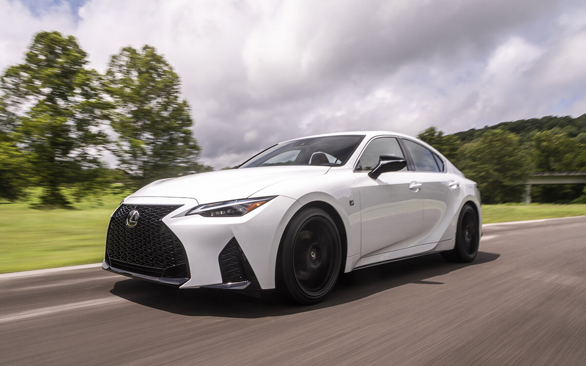 Lexus IS 300 F SPORT - trải nghiệm hay đến từ những tinh chỉnh mới?