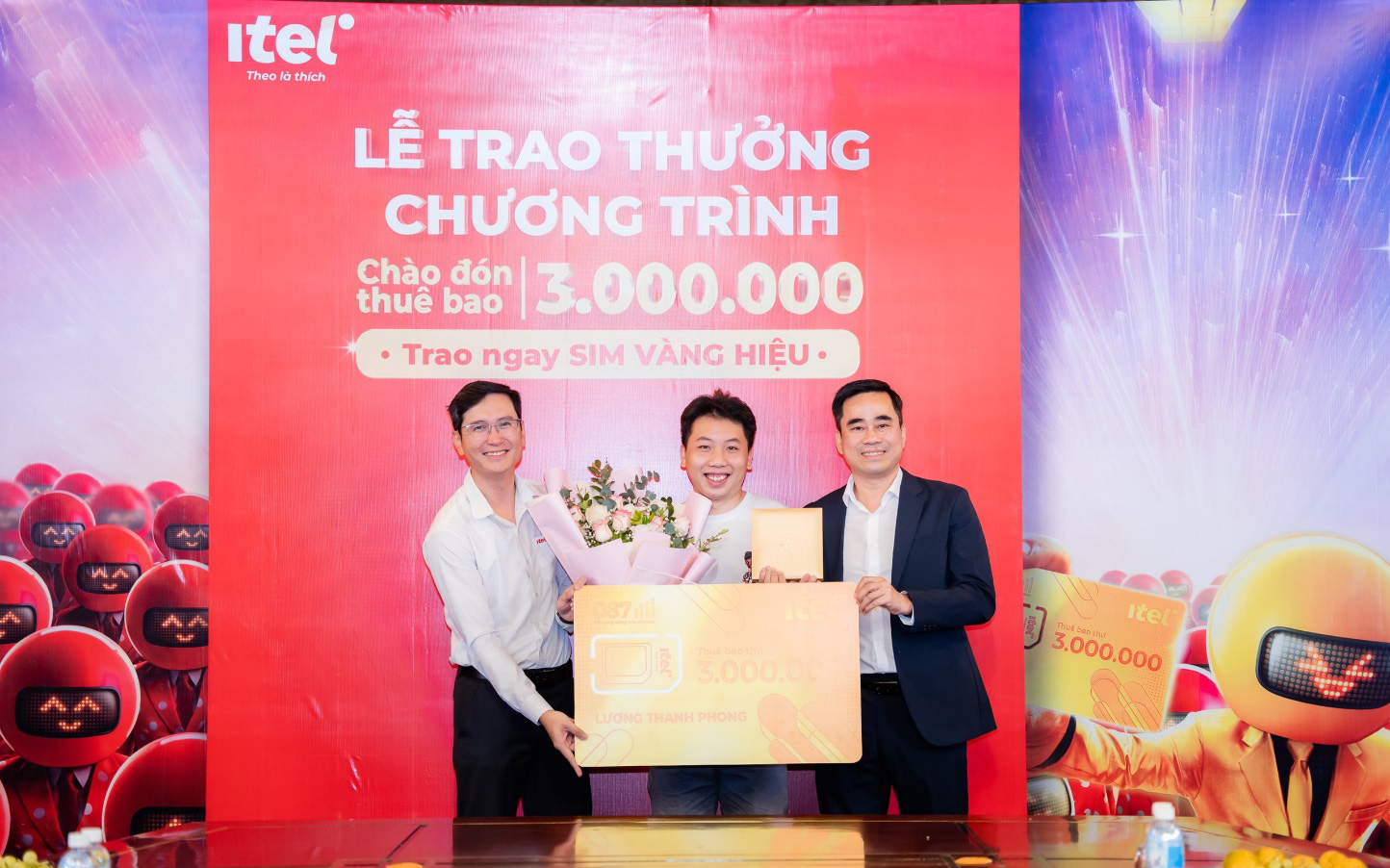 Trao giải mừng 3 triệu thuê bao – iTel tặng giải thưởng Sim Vàng trị giá 300.000.000 đồng