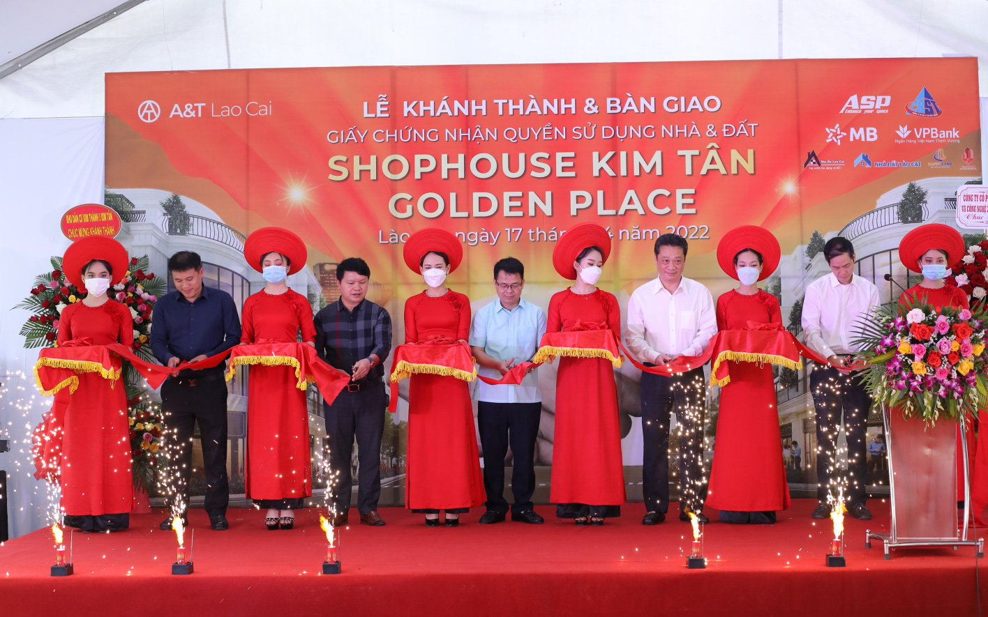 Shophouse Kim Tân Golden Place Lào Cai khánh thành và trao sổ