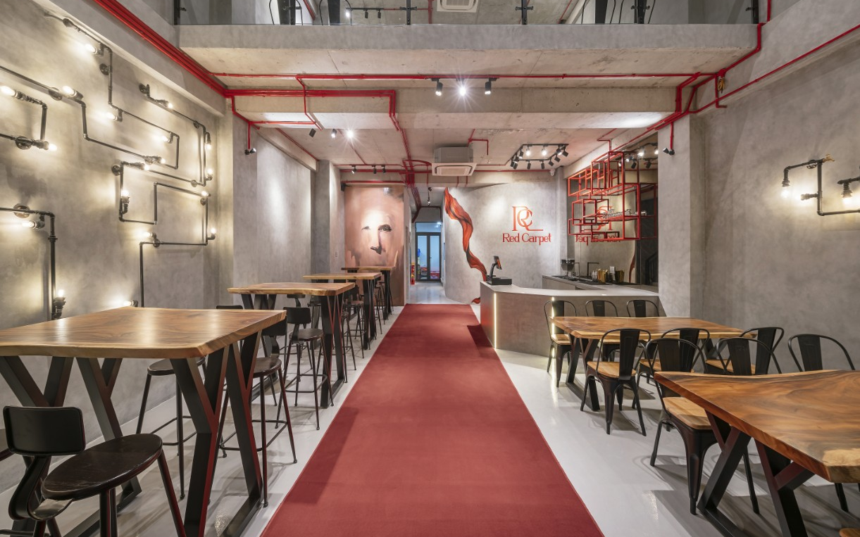 Red Carpet Bistro & Lounge  - Thư giãn theo phong cách công xưởng