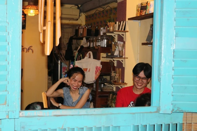 Cuối tuần ở Sài Gòn: Nức lòng quán cà phê kỹ năng mềm cho giới trẻ, tim lại hồi ức tuổi ấu thơ - Ảnh 1.