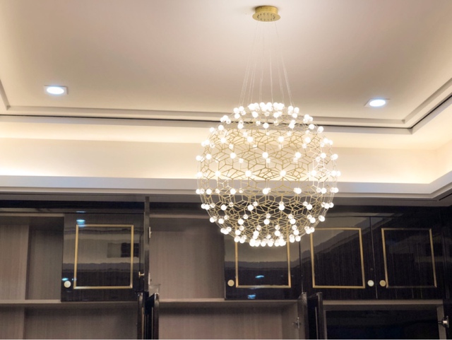 “Học lỏm” giới thượng lưu những kiểu treo đèn khiến căn bếp trở nên sang - xịn - mịn mà bạn không nên bỏ qua! - Ảnh 4.