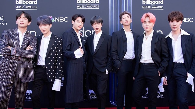 Bighit và ‘gà đẻ trứng vàng’ BTS: Từ nhóm nhạc ‘ngậm thìa gỗ’, ra đời khi công ty mẹ nợ 2,8 tỷ won đến ngôi sao quốc tế, fan bất chấp mua cổ phiếu chỉ để ủng hộ idol - Ảnh 3.