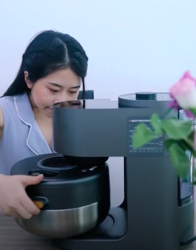 Cuộc sống của thánh ăn văn phòng Tiểu Dã sau lùm xùm bé 14 tuổi bắt chước clip rồi tử vong bây giờ ra sao? - Ảnh 6.