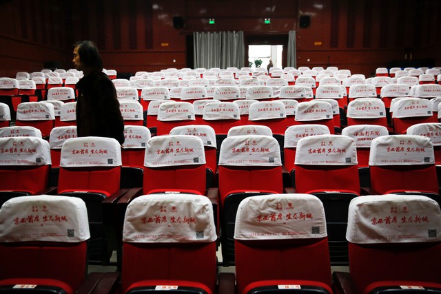 Rạp chiếu phim ở Trung Quốc bắt đầu mở cửa lại sau đỉnh dịch, trung bình chỉ có 2 khách/ngày - Ảnh 2.