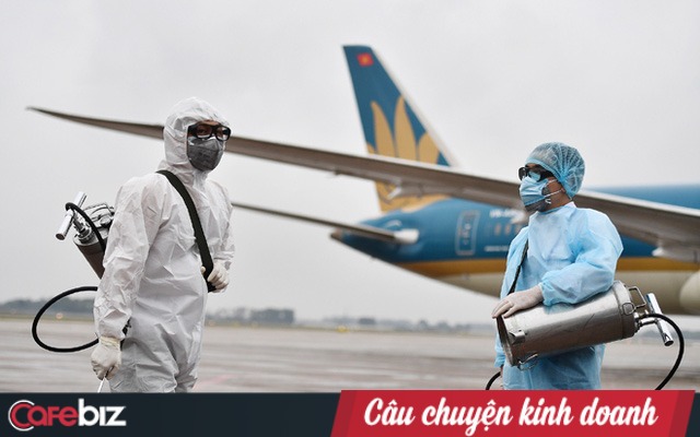 Đằng sau những chuyến bay cứu trợ đồng bào: 2 nhân viên Vietnam Airlines dương tính với Covid-19, nhưng 100% lao động hàng không vẫn sẵn sàng lao vào vùng dịch đón bà con về nước - Ảnh 1.