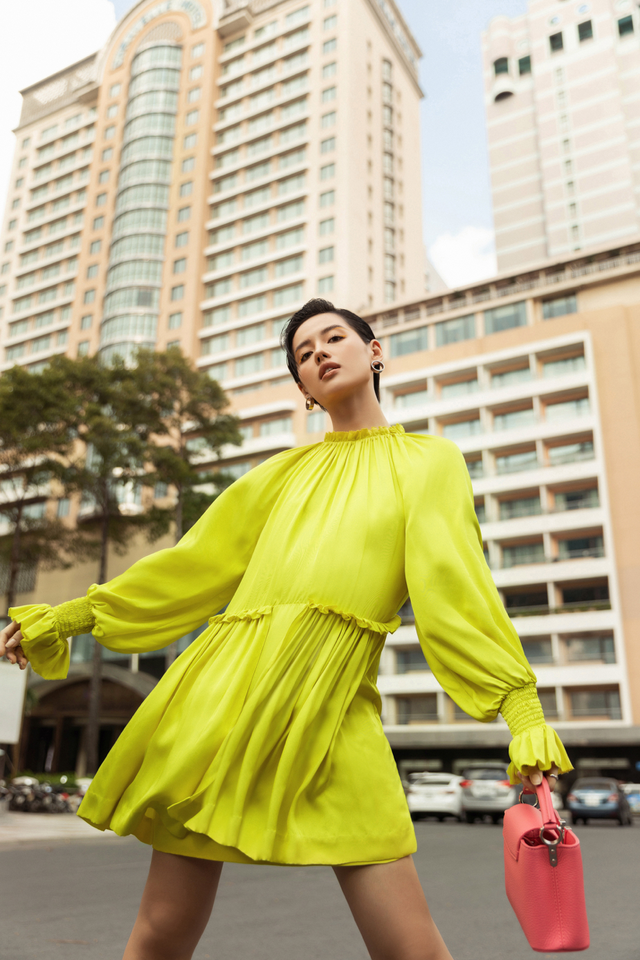 Biến ảo với 3 xu hướng thời trang hứa hẹn bùng nổ trong mùa xuân hè 2020 của nhà mốt Công Trí  - Ảnh 14.