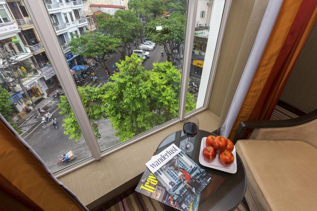 Mùa Covid-19 tranh thủ rủ gia đình “staycation” tại các khách sạn sang chảnh Hà Nội: Xếp hạng toàn 4,5 sao nhưng giá chỉ trên dưới 1 triệu đồng/đêm - Ảnh 7.