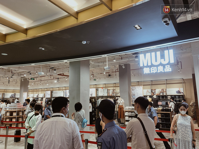 Việt Nam – điểm đến an toàn của các ông lớn bán lẻ Nhật Bản: Uniqlo liên tiếp mở cửa hàng, Muji phá sản tại Mỹ nhưng đang rục rịch “chào sân”  - Ảnh 3.