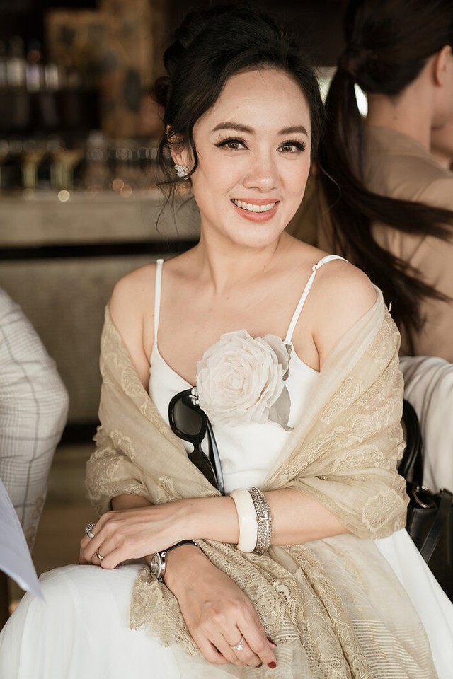 Khác với vẻ ngoài lung linh, BTV Hoài Anh tiết lộ góc khuất của nghề truyền hình: 1h đêm vẫn làm việc, 4h sáng đã phải đi làm - Ảnh 4.