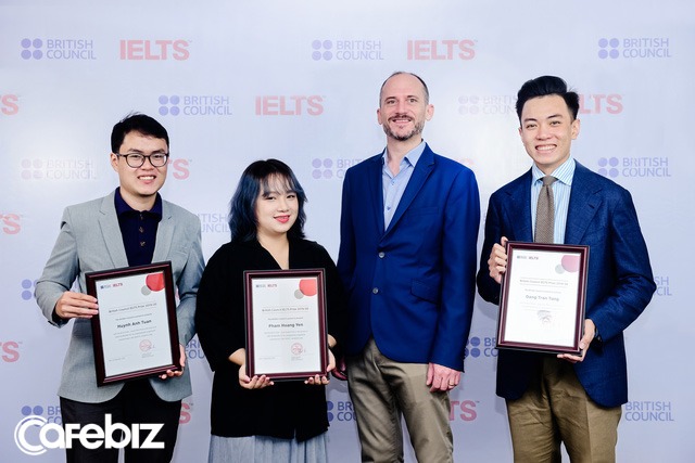 Người Việt đầu tiên đạt IELTS 9.0 cả thi giấy và máy tính: Thầy giáo soái ca chơi guitar điêu luyện, chủ 5 cơ sở luyện thi IELTS, vừa nhận học bổng 180 triệu để sang Úc du học - Ảnh 4.