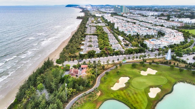 Có gì trong hai khu villa biển biệt lập nổi tiếng của FLC Hotels & Resorts? - Ảnh 1.