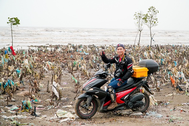 (hôm nay) Chân dung nhiếp ảnh gia Hùng Lekima: Người đi xuyên Việt chỉ để săn ảnh rác và sứ mệnh cứu đại dương - Ảnh 2.