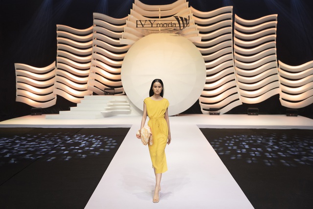 Digital show của IVY moda: ‘Mơ nhuộm nắng’ nguyên vẹn tinh thần và sự sôi động của sàn runway  - Ảnh 3.