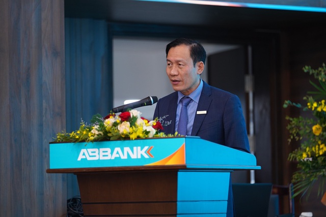 Năm 2022, ABBank đặt mục tiêu mua lại hết nợ xấu tại VAMC và chuyển sàn niêm yết đồng thời thực hiện đợt tăng vốn điều lệ thứ 2 trong năm, nâng vốn điều lệ lên trên 10.000 tỷ đồng. - Ảnh 2.