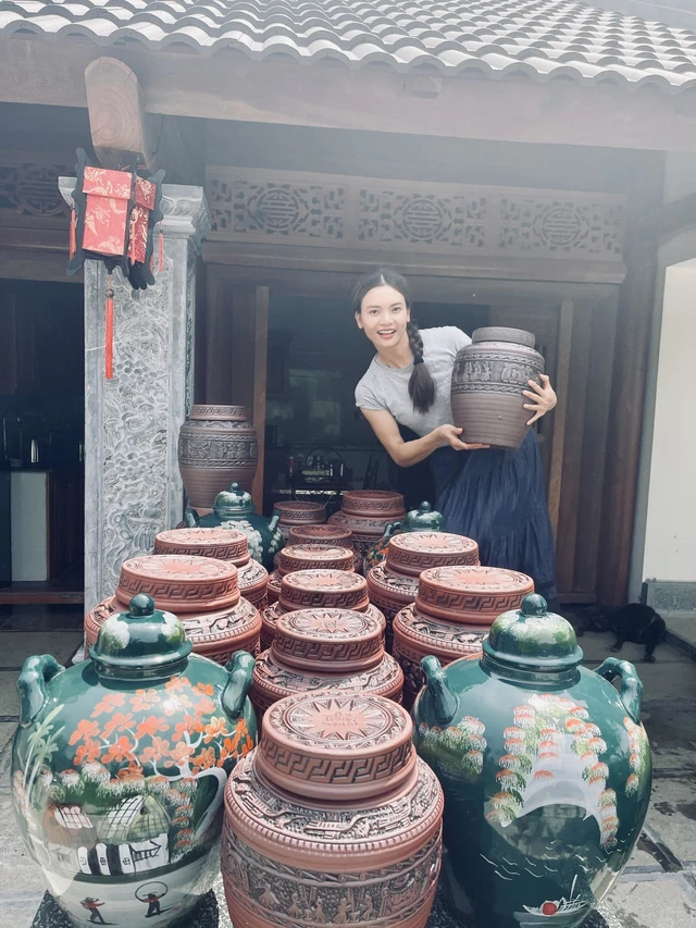 (mai) Tuổi 40 độc thân, nữ NSƯT xứ Nghệ sống trong nhà vườn rộng 8.000 m2 ngoại ô Hà Nội, sáng sớm dậy ra vườn cắt hoa, thưởng trà - Ảnh 6.