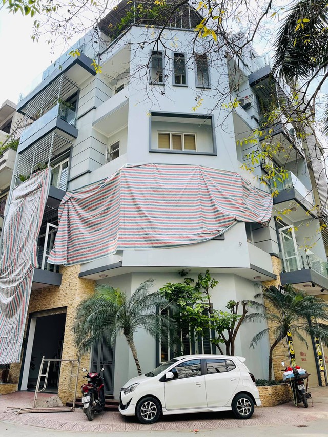 2 căn nhà rộng thênh thang của diễn viên Hồng Đăng: 1 căn 3 mặt tiền ngay trung tâm Hà Nội, 1 căn nhà vườn hơn 1.300 m2 ở ngoại thành thủ đô - Ảnh 1.