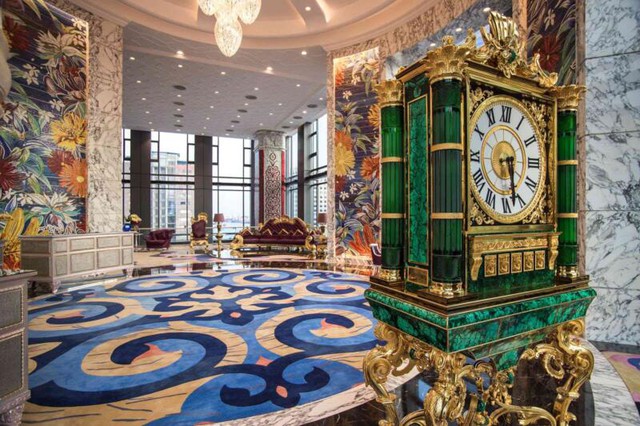 Khách sạn 6 sao lộng lẫy như ‘cung điện’ ở Sài Gòn: Giá 300 triệu/đêm, nội thất vương giả mạ vàng tinh xảo, nền nhà bằng đá khổng tước quý hiếm - Ảnh 10.