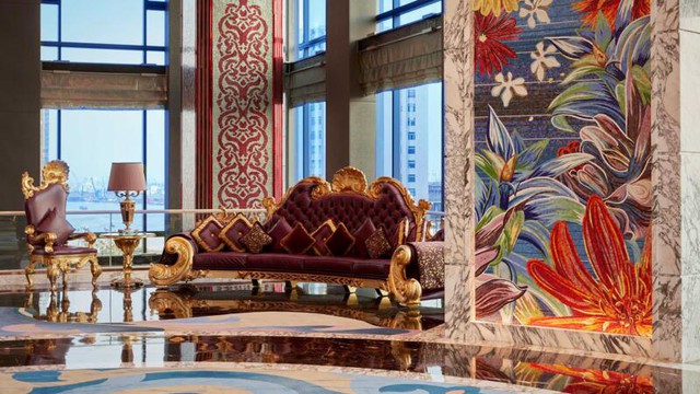 Khách sạn 6 sao lộng lẫy như ‘cung điện’ ở Sài Gòn: Giá 300 triệu/đêm, nội thất vương giả mạ vàng tinh xảo, nền nhà bằng đá khổng tước quý hiếm - Ảnh 11.