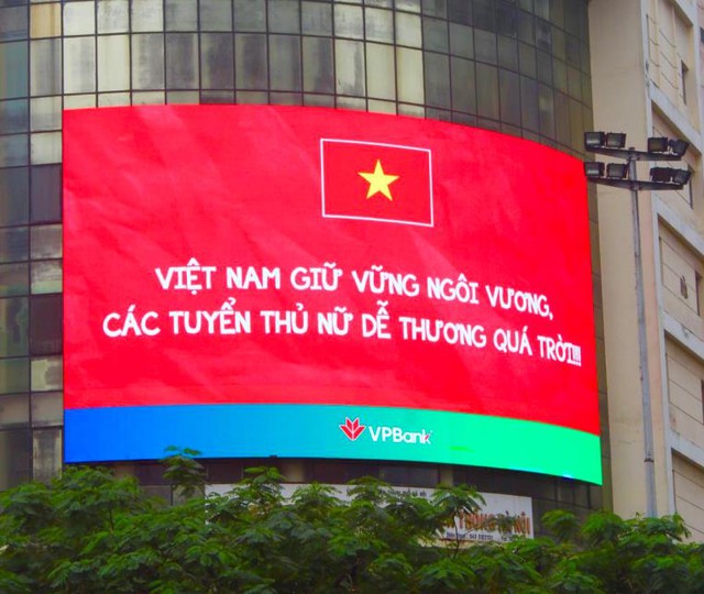 Đăng quảng cáo đỏ rực cổ vũ cho ĐT Việt Nam, VPBank khiến dân mạng trầm trồ: 10 điểm sáng tạo! - Ảnh 4.