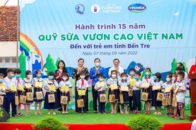 Hành trình năm thứ 15 của Quỹ sữa Vươn cao Việt Nam khởi động, mang sữa đến cho 21.000 trẻ em - Ảnh 2.