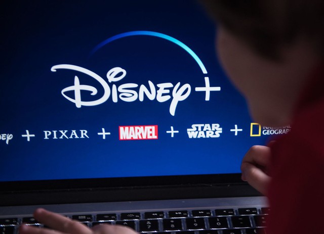 Chuyện gì đang xảy ra với Netflix: Ông hoàng streaming từ đối thủ vượt cả Disney giờ teo tóp, giá cổ phiếu giảm 67% chỉ sau 1 năm - Ảnh 2.