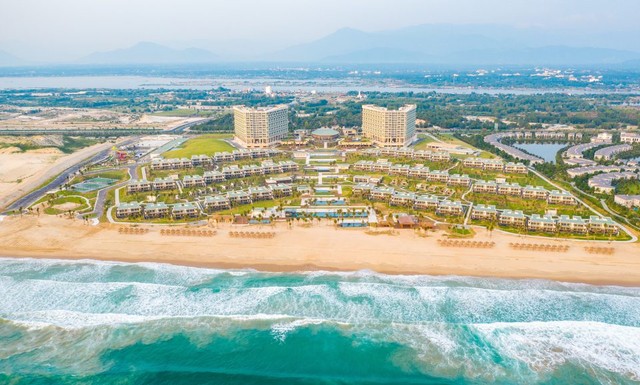 Việt Nam có rerost 5 sao lọt top 3 khu nghỉ dưỡng gia đình tốt nhất thế giới: Ốc đảo yên bình trên bãi biển đẹp nhất vịnh Nha Trang, 100% phòng nghỉ đều hướng biển - Ảnh 1.