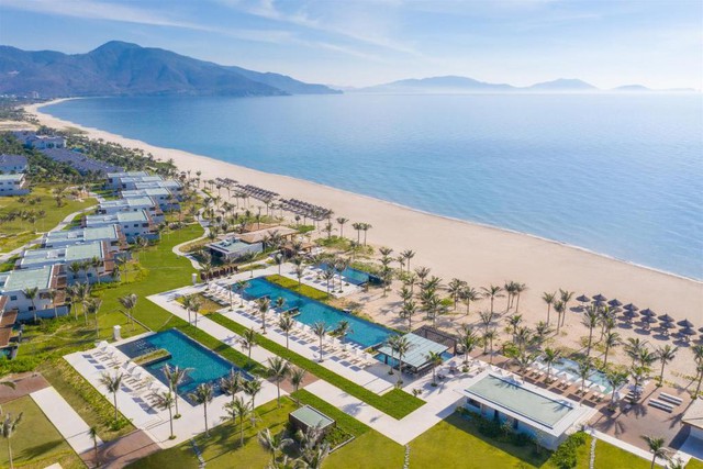 Việt Nam có rerost 5 sao lọt top 3 khu nghỉ dưỡng gia đình tốt nhất thế giới: Ốc đảo yên bình trên bãi biển đẹp nhất vịnh Nha Trang, 100% phòng nghỉ đều hướng biển - Ảnh 2.
