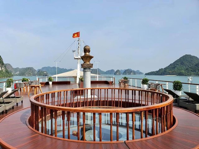 Du thuyền 5 sao của Việt Nam vừa nhận giải thưởng của TripAdvisor, hạ thuỷ từ cảm hứng vua tàu thuỷ Bạch Thái Bưởi, giá phòng từ 6-8,5 triệu đồng/đêm - Ảnh 3.
