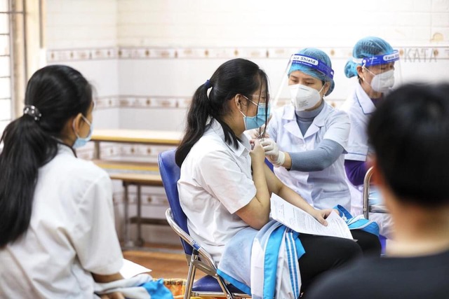 WHO cảnh báo số ca mắc COVID-19 tăng vọt ở Đông Nam Á: Vắc xin mũi 4 có thực sự trở thành tuyến phòng thủ cuối cùng? - Ảnh 3.