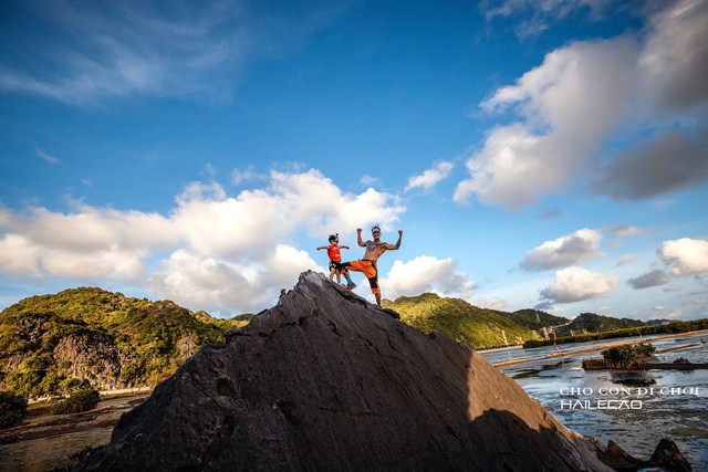 Cậu bé 3 tuổi cùng bố khám phá Cát Bà: 22 tháng tuổi đã trekking, băng rừng, luôn thích thú với những chuyến trải nghiệm - Ảnh 6.