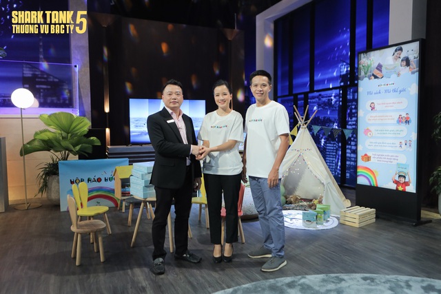 Nữ MC VTV đem Hộp Háo Hức lên gọi vốn Shark Tank: 3 Shark ngỏ lời đầu tư, kiên quyết giữ cổ phần khiến Shark Bình và Shark Linh phải xuống nước - Ảnh 3.